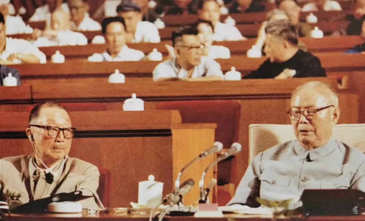 1980年8月30日，第五届全国人民代表大会第三次会议在北京人民大会堂隆重开幕。