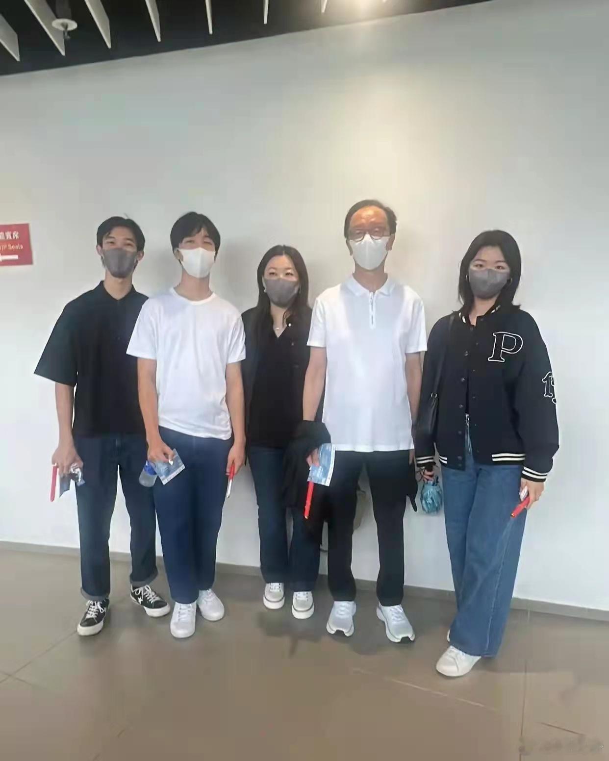 不顾家人反对嫁给百亿富豪，如今老大已经21岁了，丈夫都已经73了！ ​​​