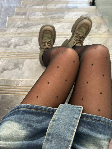 笑死 难得穿黑丝…<br />次数真的一只手能数的出来<br />献给...