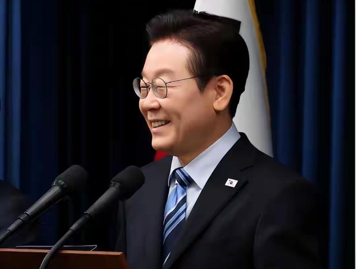 韩国好像是世界上，最最在意支持率的一个国家，动不动民意调查，几天一次，几天一次，