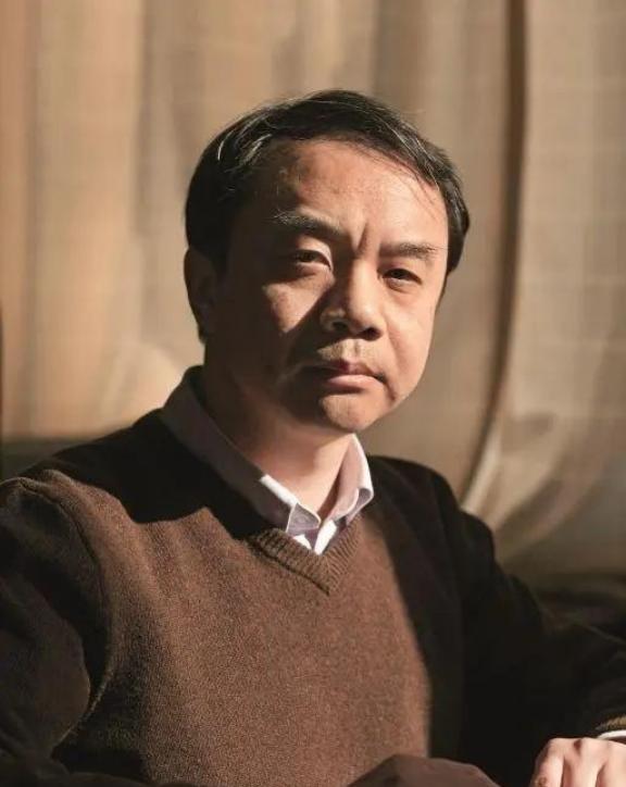 “一定要建，不建中国将落后30年！”2016年，杨振宁曾顶着骂名，极力反对花20