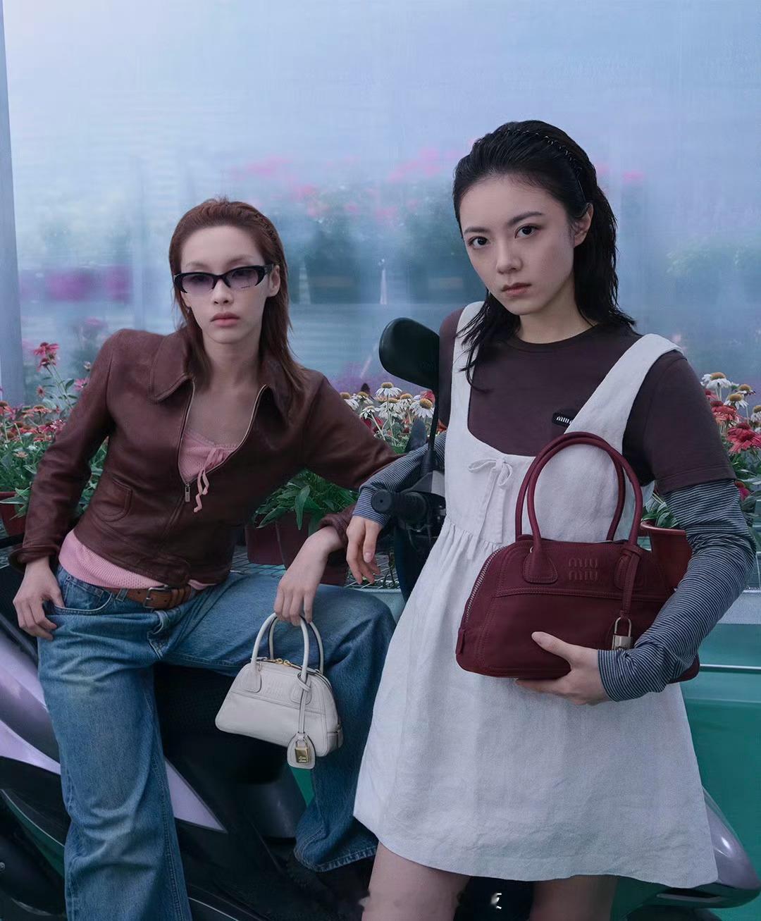 Miu Miu品牌大使赵今麦、刘柏辛出镜MiuMiu2026七夕大片，两种截然不