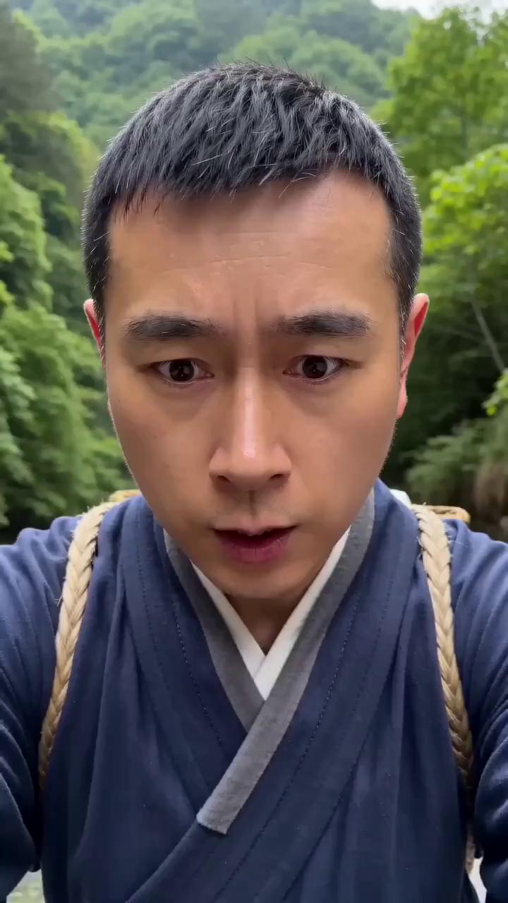 走遍霍山千峰，不放过一处岩缝。找到了，就是它。到底霍山石斛，这可是适应养生的无上