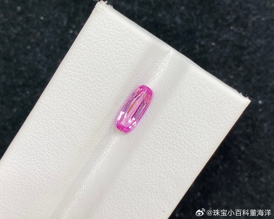 九月生辰石蓝宝石历来象征着真诚、真理、忠贞和高贵。无数个世纪以来，蓝宝石一直是皇