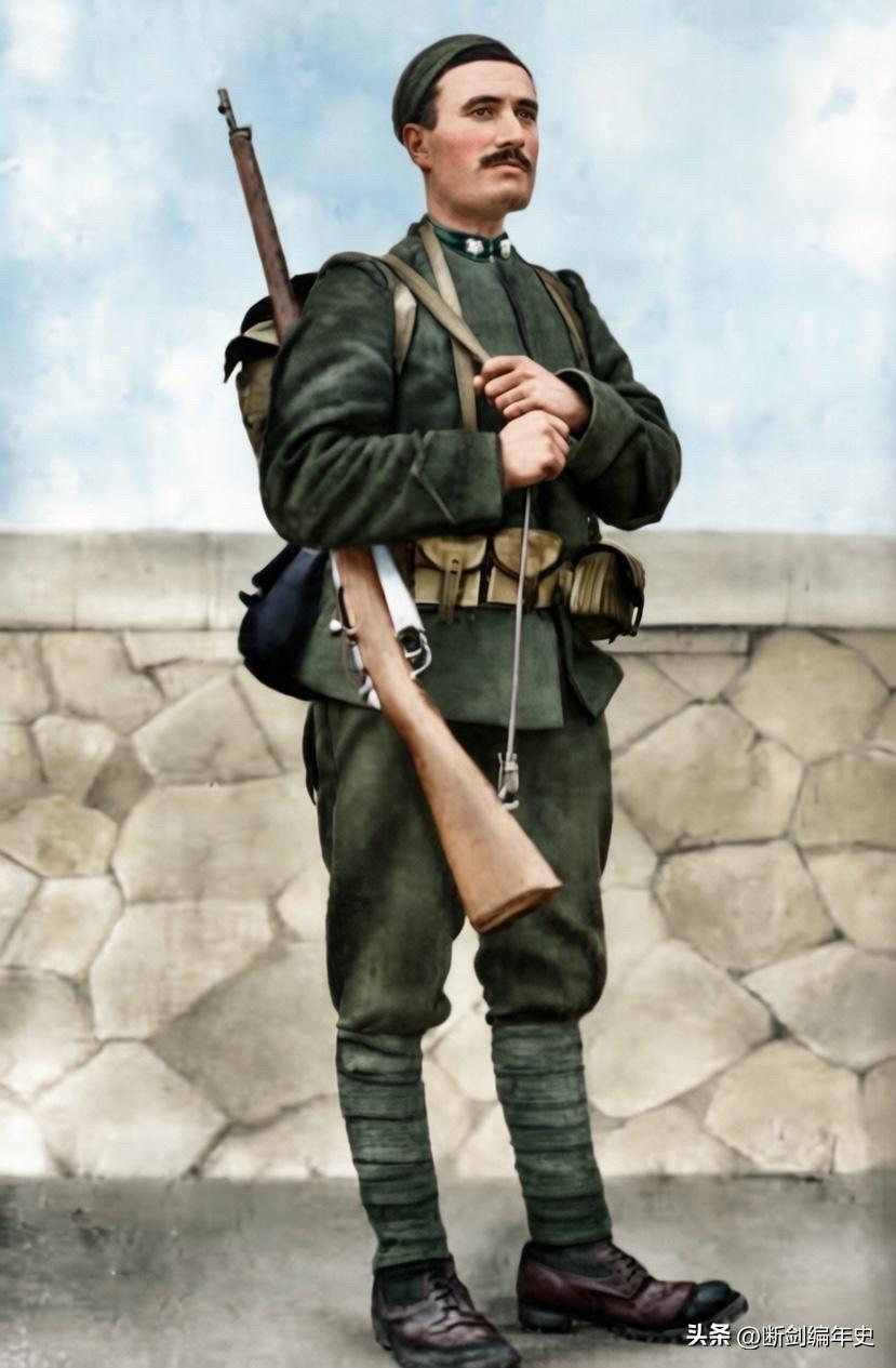 1917年的贝尼托·墨索里尼。此时的他尚未成为那个将意大利拖入二战深渊的独裁者，