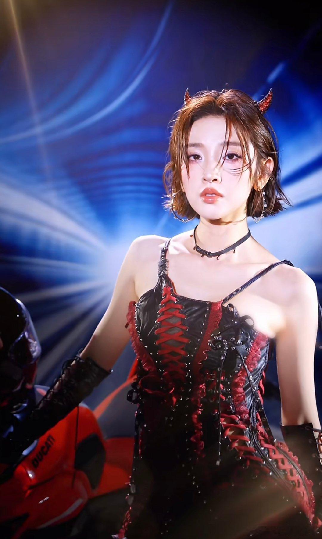 唐艺昕鬼马小恶魔造型唐艺昕小恶魔造型 这次造型又美又有记忆点，鬼马气质狠狠拿捏！