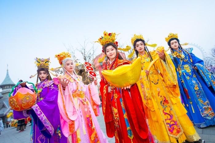 这个春节，来济南过个沉浸式的“东方奇幻新年”！农历新年的脚步日益临近，新年气息开