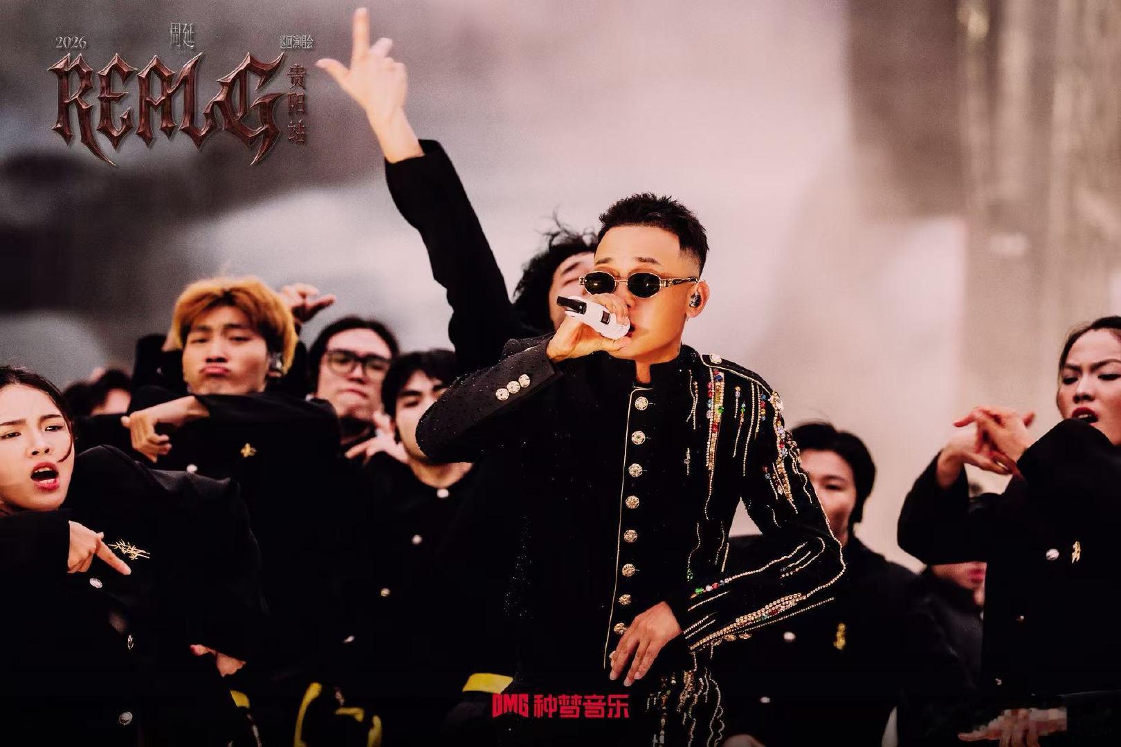 gai烧起来了全场直接燃到发烫！开场一首《赢》瞬间引爆氛围，舞台火光四起，一首首
