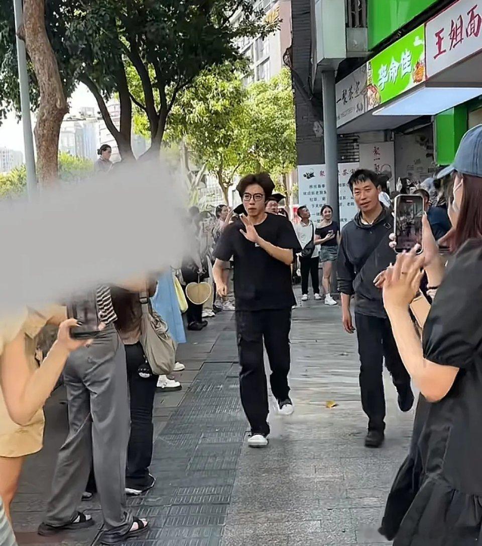 明星在哪儿？真的只能说是有些人混多少年也出不了头啊。 ​​​