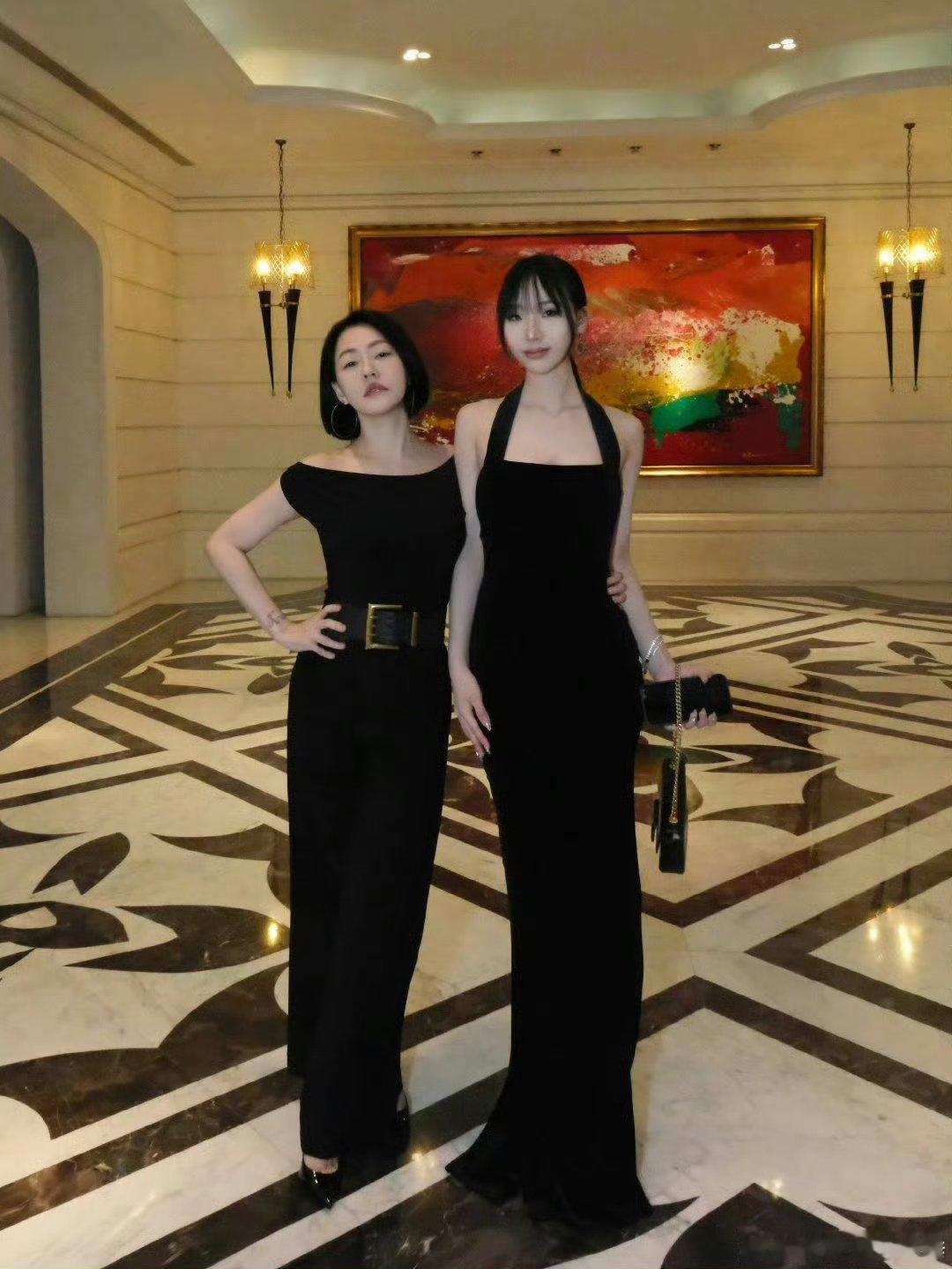 小S和大女儿首度节目合体她真的长得越来越漂亮了，完全就是按照一个很好的身材比例，