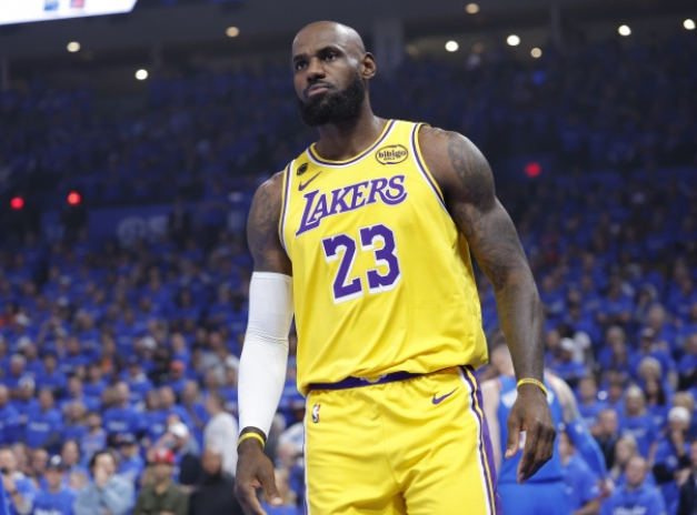NBA季后赛次轮，湖人0-4被雷霆横扫，结束本赛季征程。薪资专家Bobby Ma