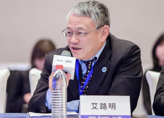 艾路明（1957年生，现年69岁）现在的状态：彻底出局、官司缠身、被终身禁入、基