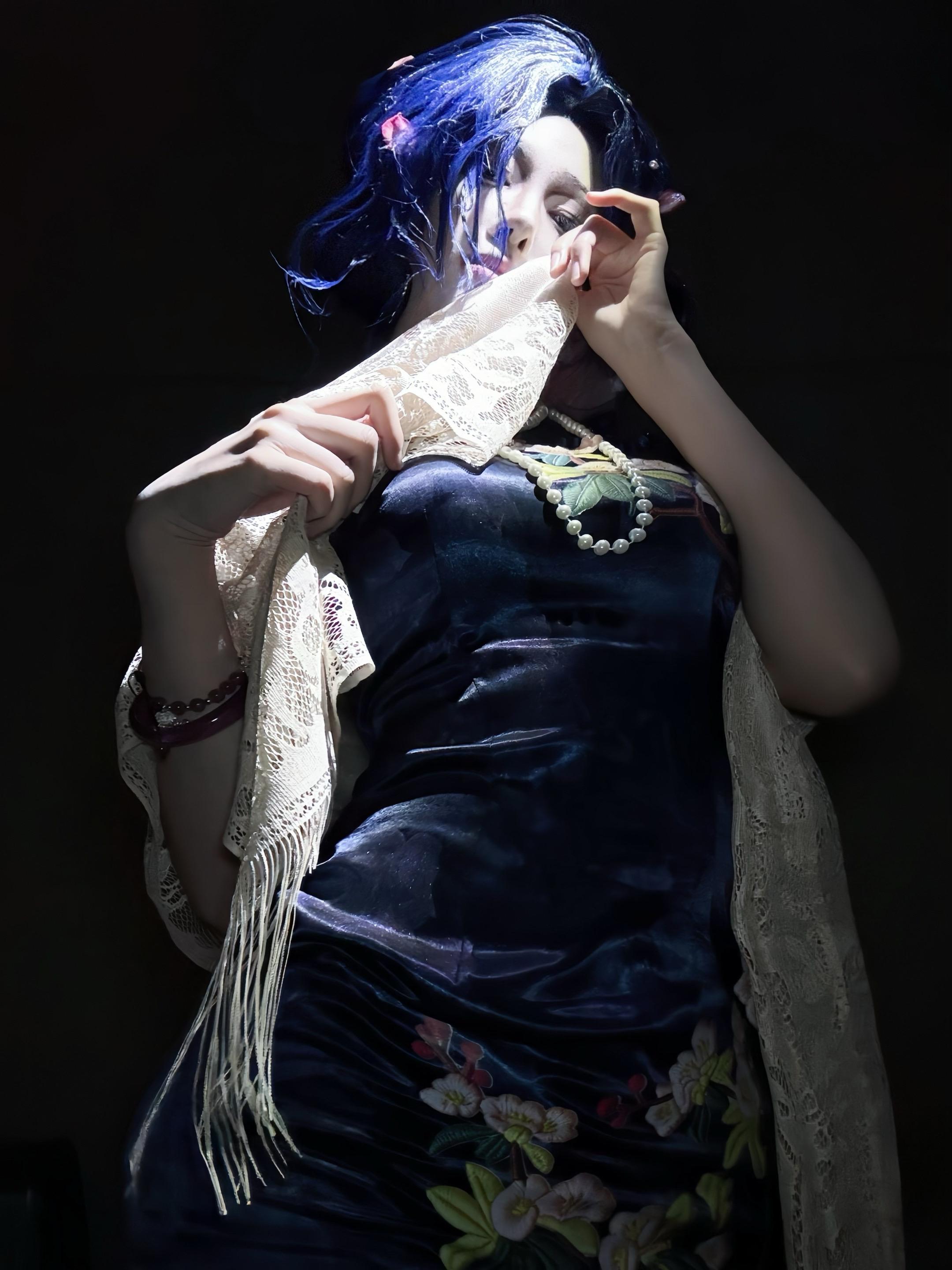 我渴望成为母亲，在死亡的包围下只有母亲才能给予生命