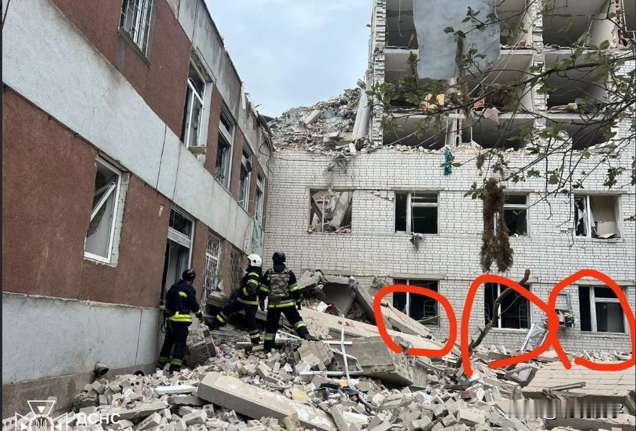 4月17日，乌克兰武装部队控制区，切尔尼戈夫大酒店遭俄军发射的三发伊斯坎德尔-M