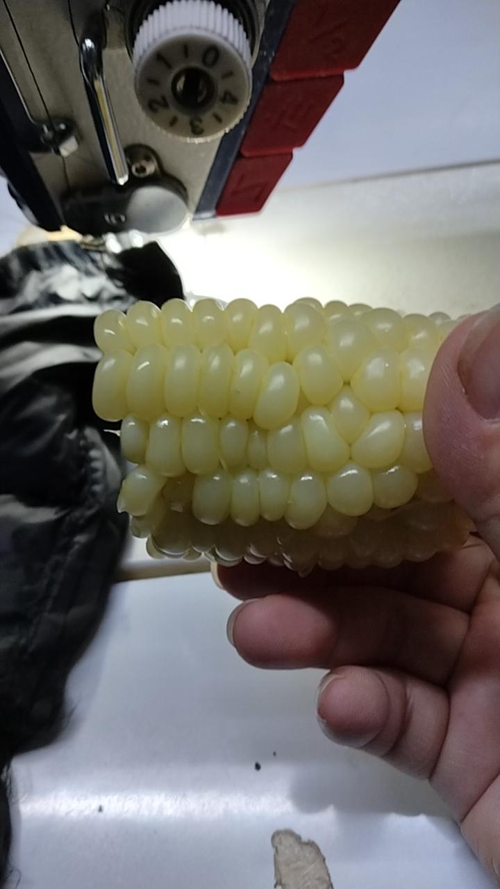 吃到想吃的玉米也很开心！