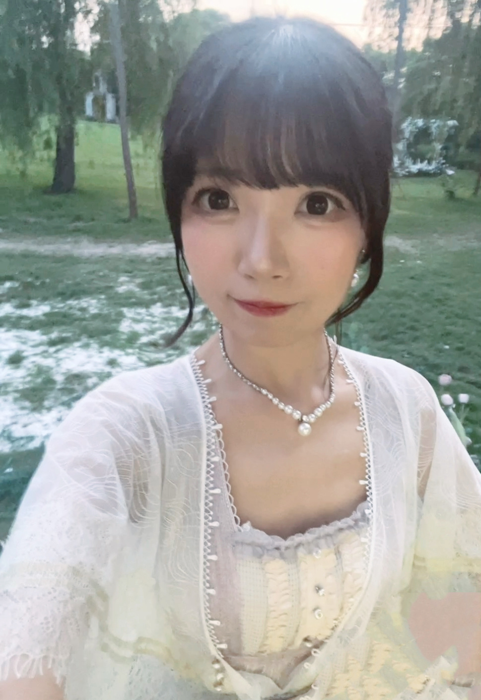 拿着门锁拍下了两张糊糊的照片🫴 