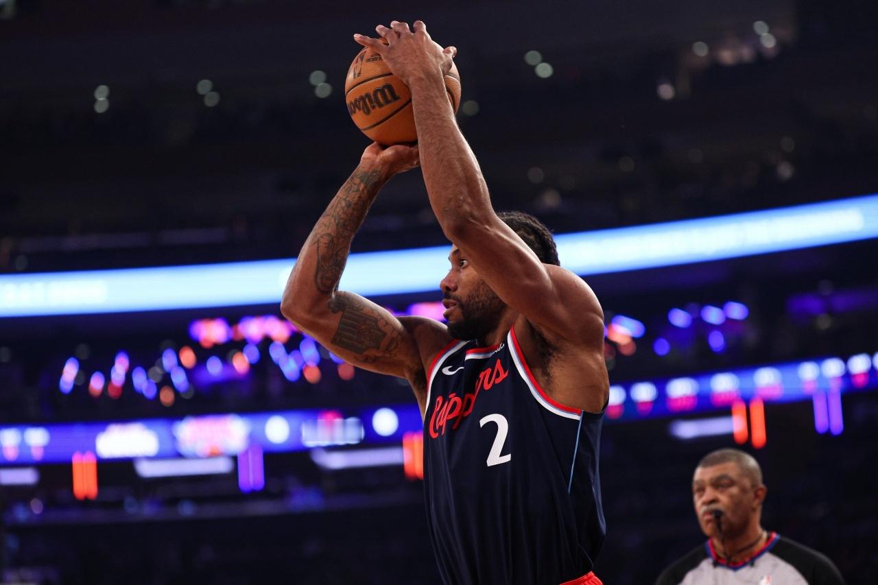 Haynes报道，伦纳德左膝不适，提前结束客场之旅返回洛杉矶接受治疗！伦纳德一周