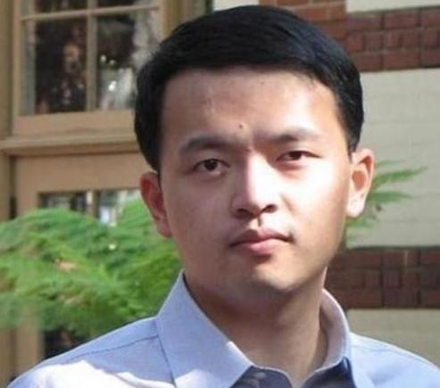 中国芯片专家张浩，被美方以“经济间谍罪”逮捕，遭美国陷害囚禁9年，平安归国后，他