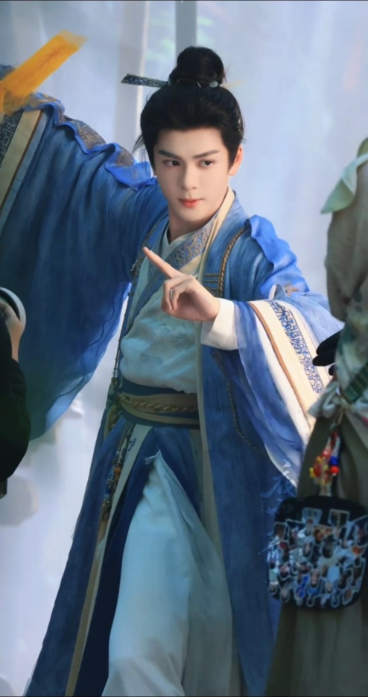 曾舜晞《攻玉》的第一套妆造来了！！也没人告诉我这个柚子这么帅啊！🥰🥰🥹🥹