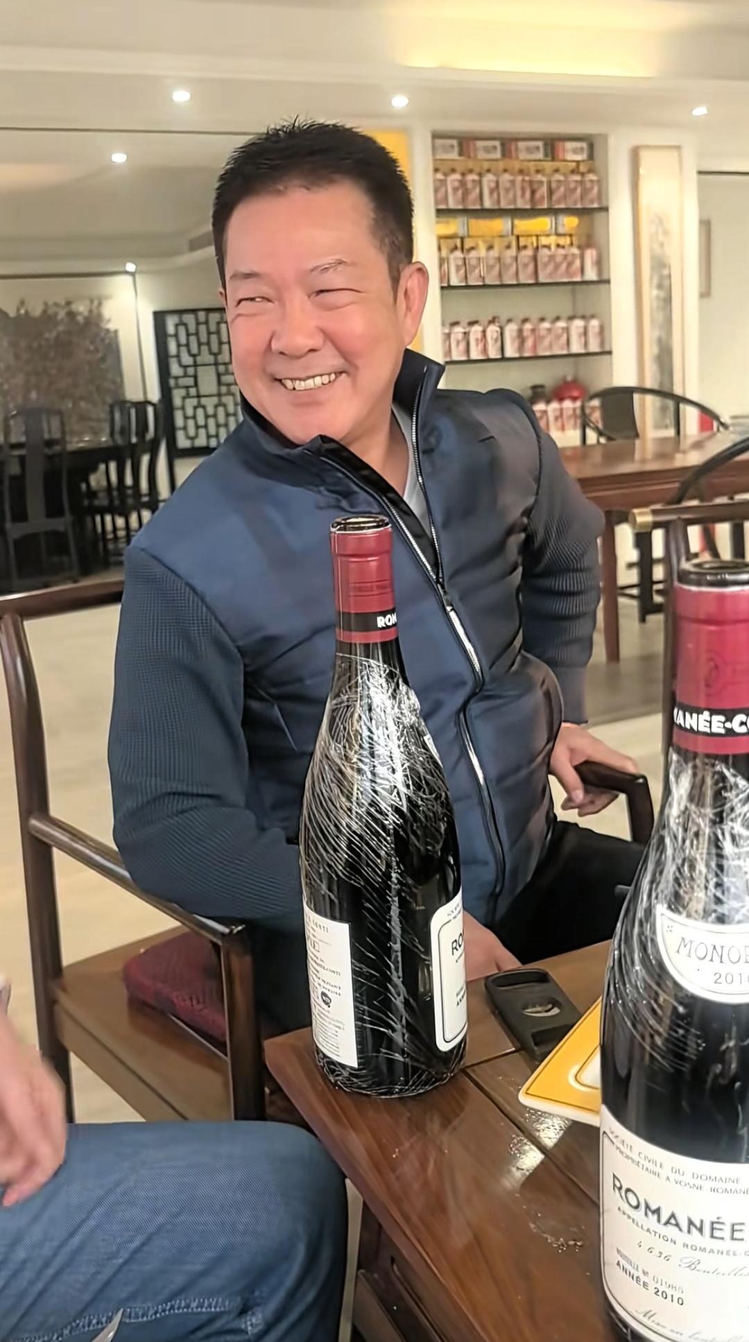 为什么元彪的身份证上，写的不是元彪呢？

因为元彪的师傅于占元，他的名字中带有一