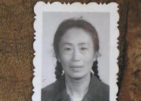 1969年，19岁的女知青黄丽萍，隐瞒自己显赫的身份，心甘情愿的在北大荒劳动。1