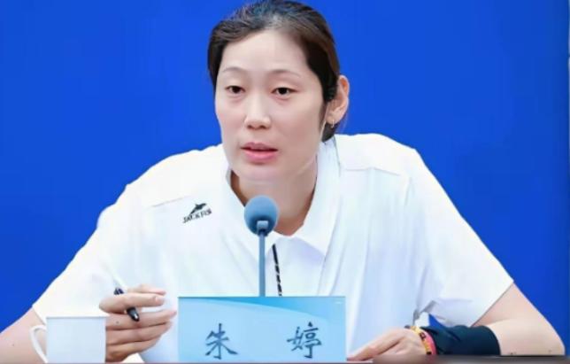 一步错步步错！

中国女排如今的艰难处境，当真只能怨自己。当初为了所谓的快速换代
