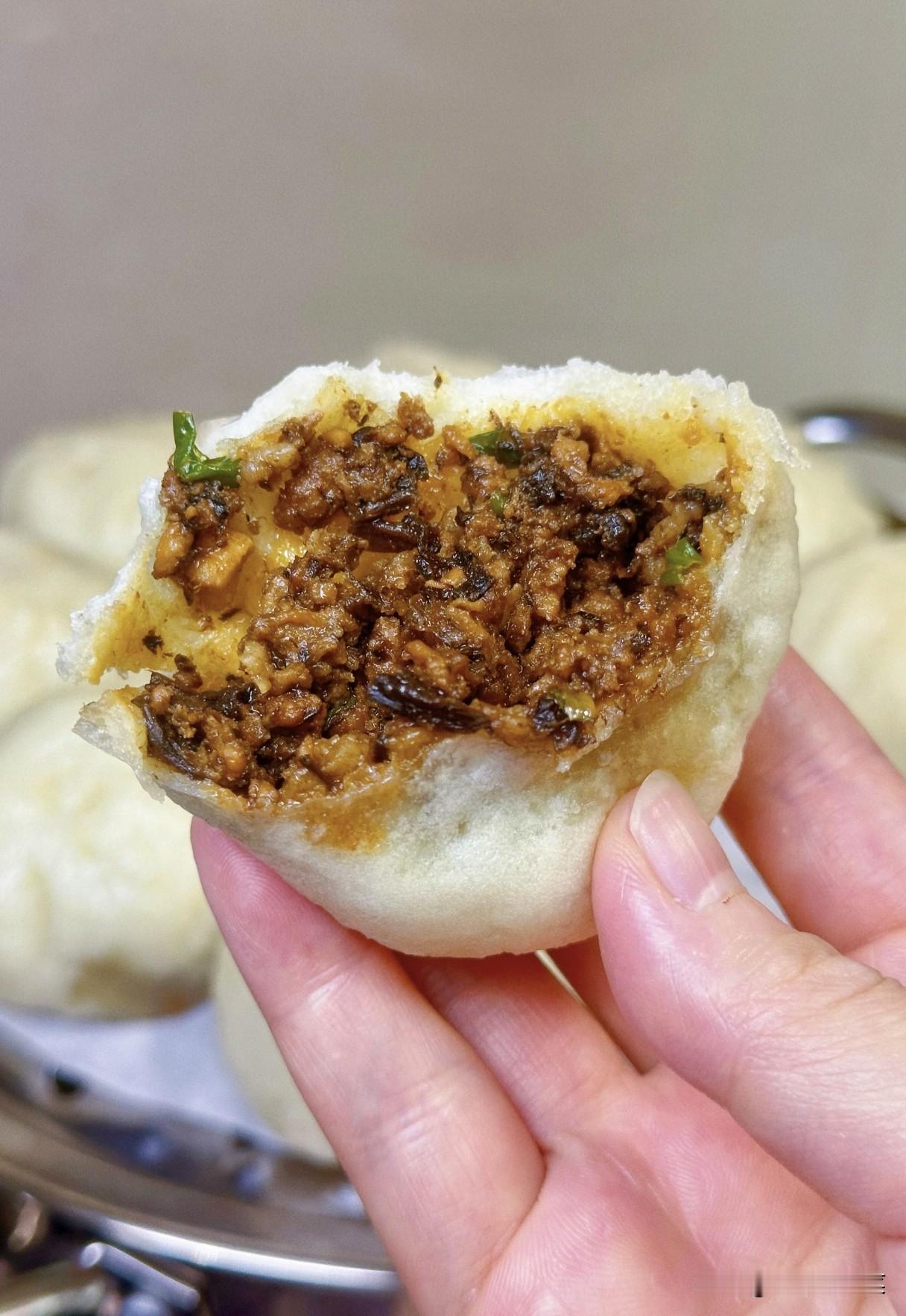 原来梅干菜包子想要爆香多汁，秘诀是生熟肉混合！之前一直做错了
恰好周日一早，在楼