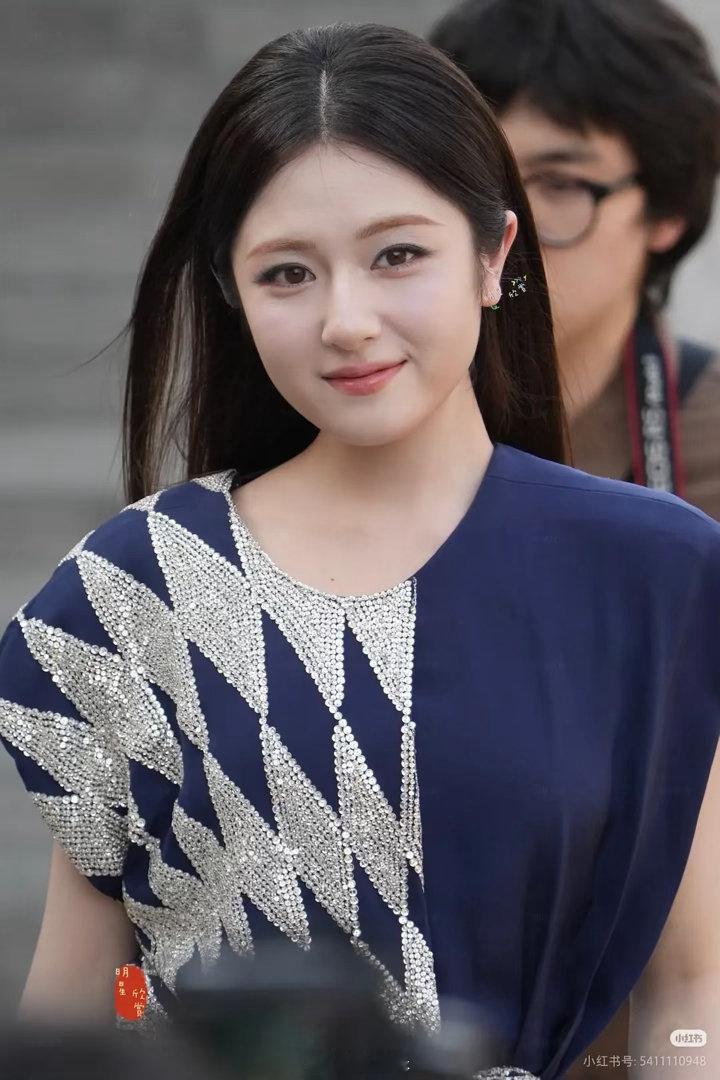 你觉得谁更美，是支持微胖还是消瘦 