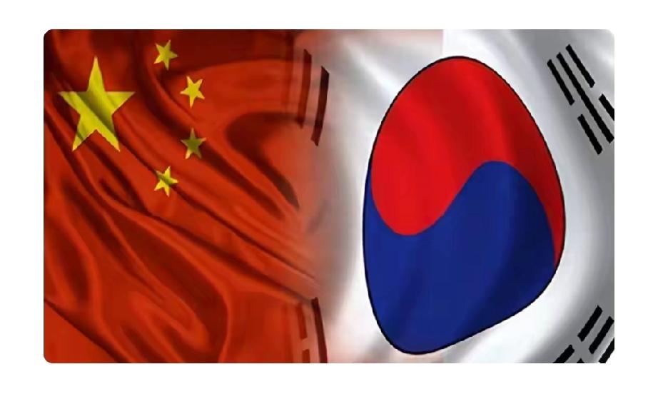 中韩造船争霸赛正打得火热。中国刚交付一艘4000TEU超大型集装箱船，全长近40