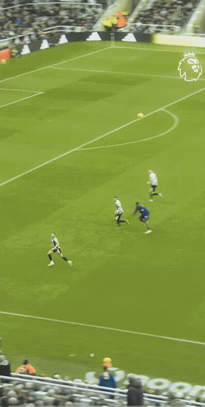 传球传的艺术。这是真的，不是胡编乱造的。
一是进攻队员的技术高超；二是防守的队员