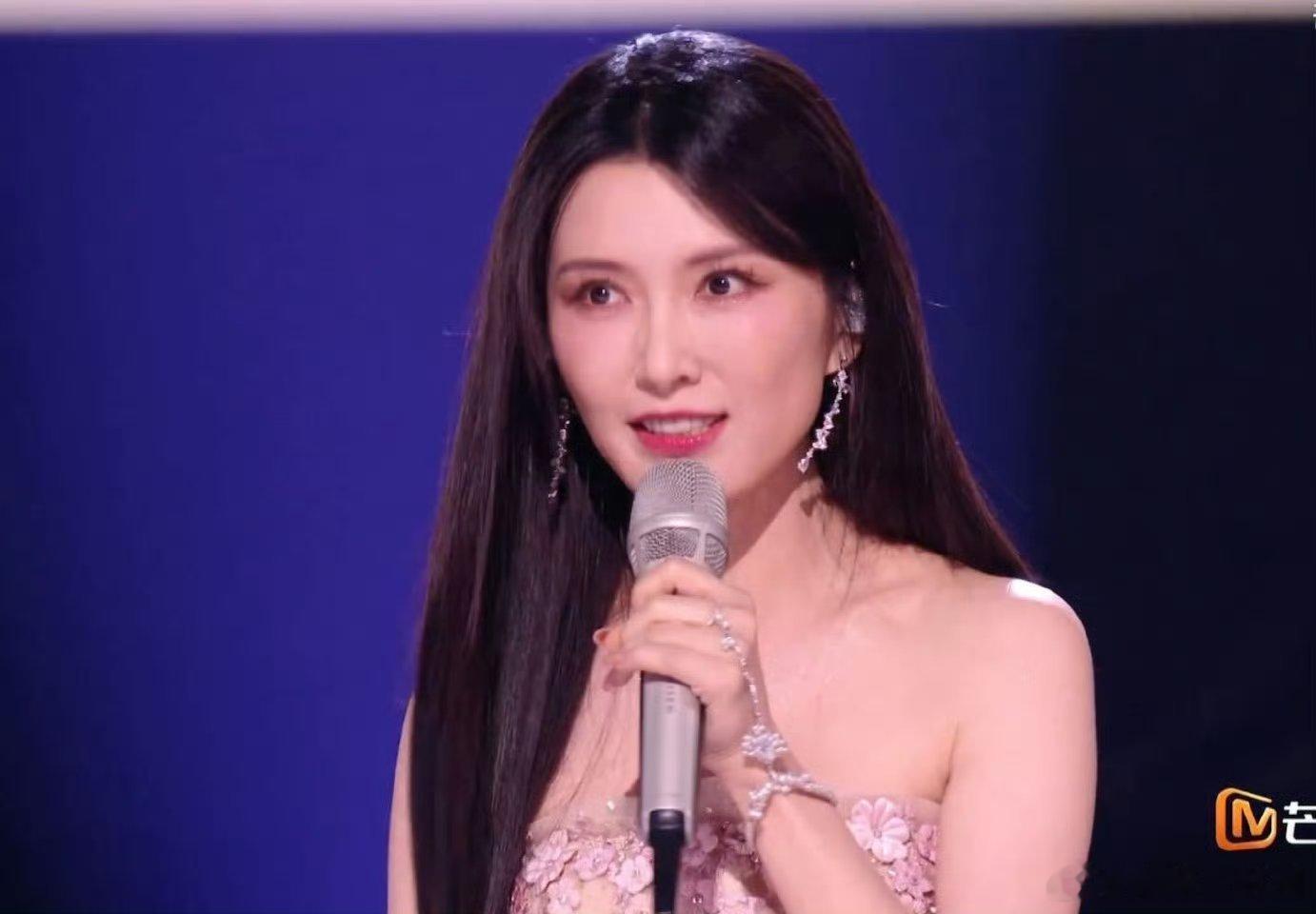 徐洁儿二公票数洁儿姐姐二公表演多棒啊，票数怎么这么低，大家都快来看看她的实力吧。