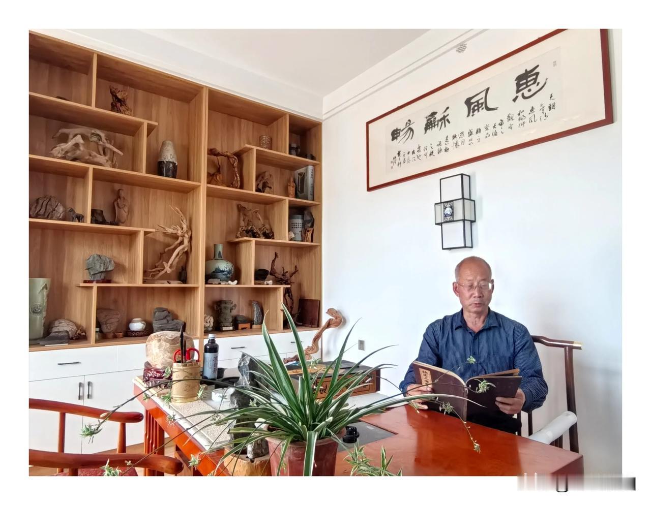 静享书房时光，品味书香人生。一一书法家李更生书室。