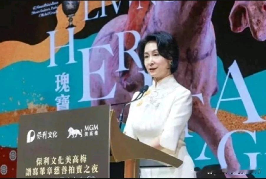 近日，两位商界女强人何超琼和董明珠的罕见同框合影在网络上引起了广泛关注。61岁的
