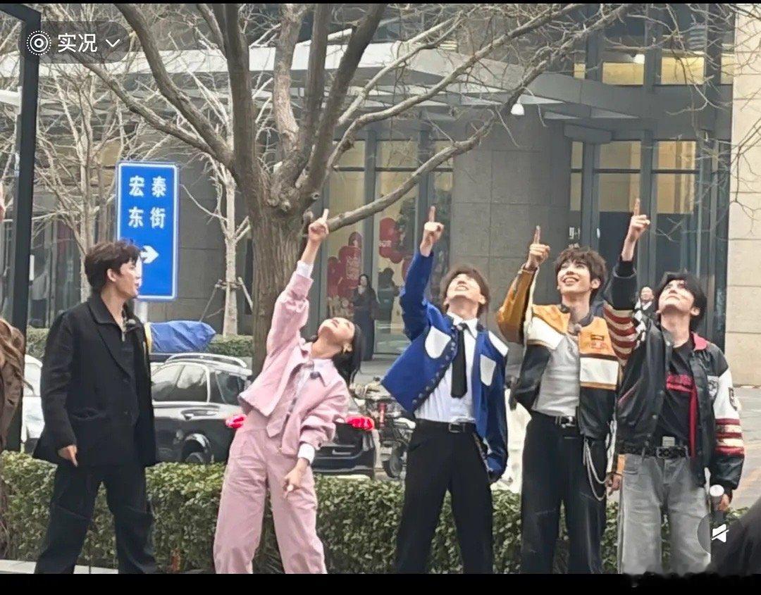 这群208里，谁最像明星？ 