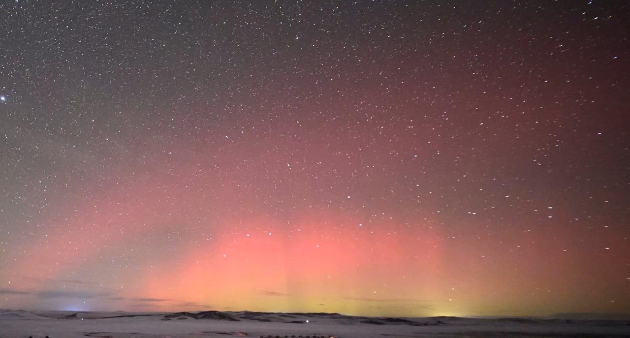 2月份公司全员休息，只开保底工资，突然放了一整个月假，不用上班，有点惊喜又有点不