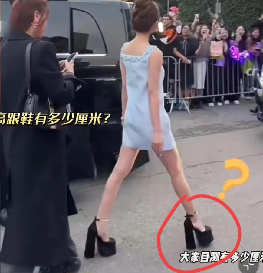 赵露思，引发热议！

9月23日，女明星赵露思，突然引发了网友的热议，不过，这一