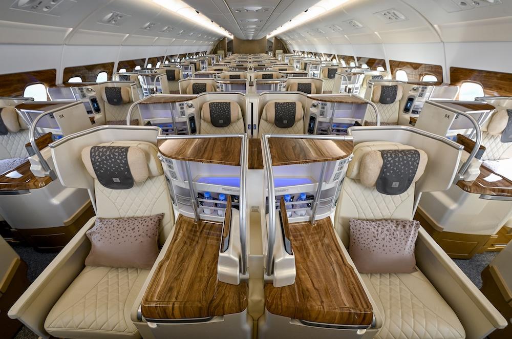 近日，阿联酋航空宣布，完成47架空客A380和53架波音777的客舱翻新工作，翻