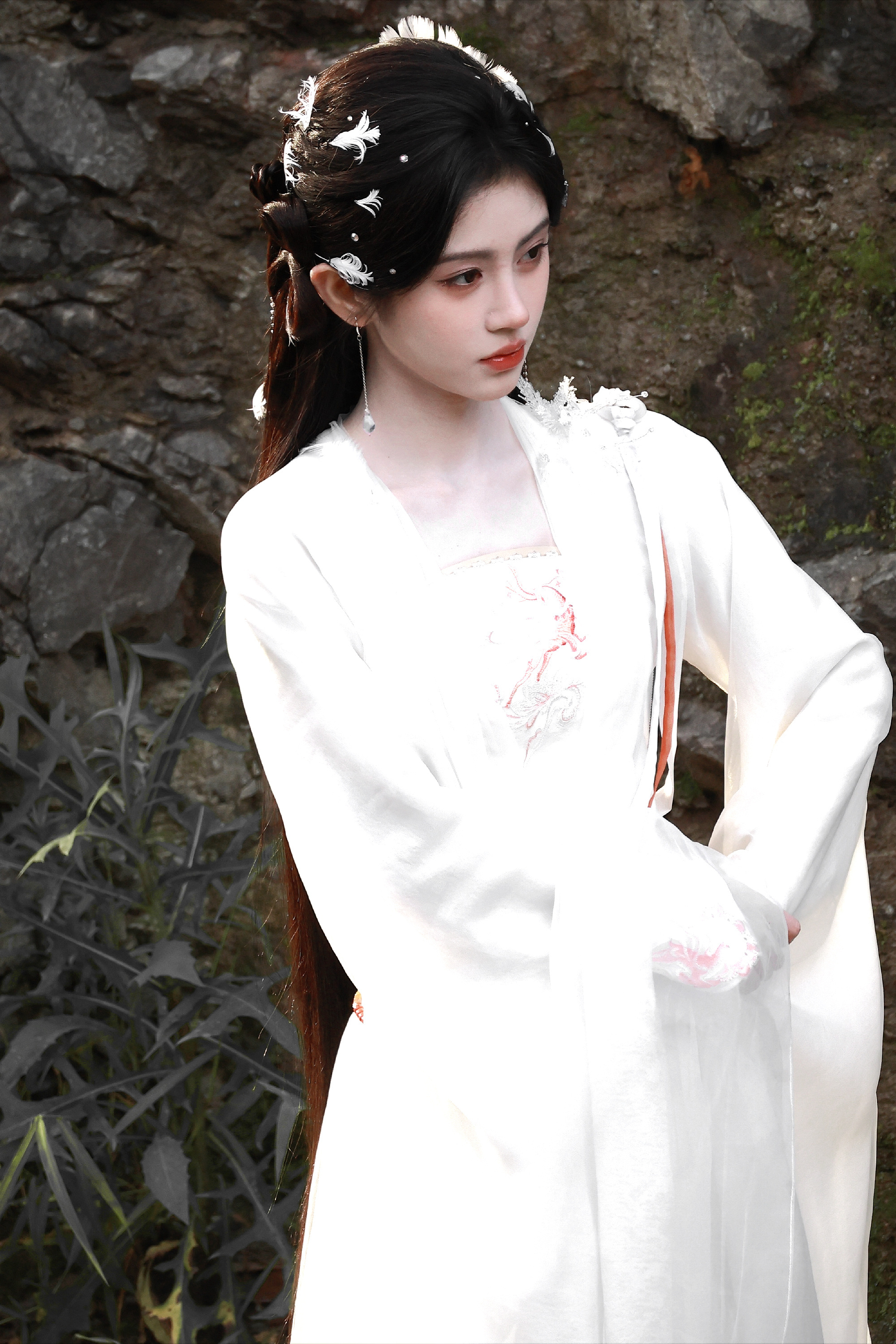 jjy鞠婧祎千香 jjy鞠婧祎姜黎非 “玫瑰之所以是玫瑰，是风与光的眷顾，更是视
