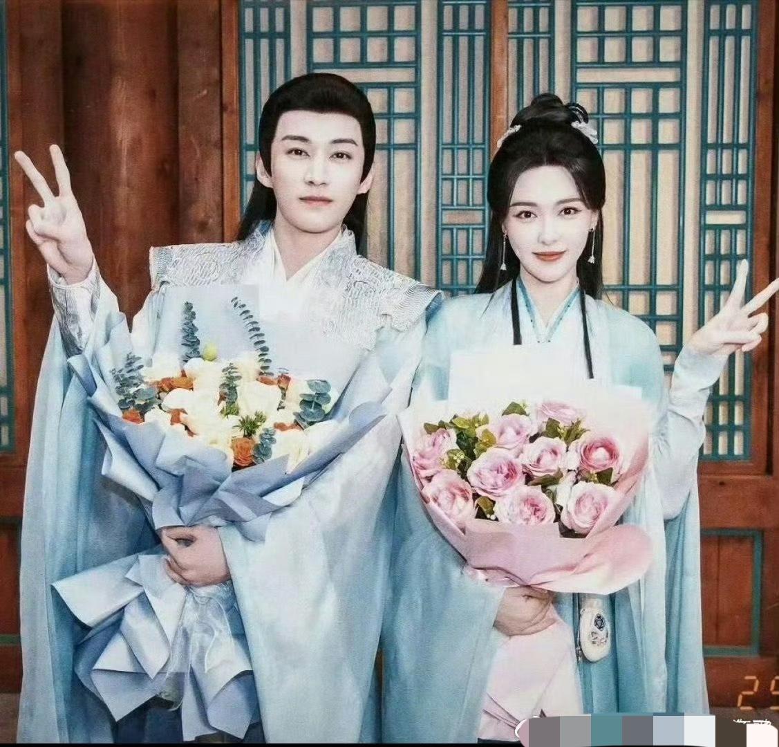 唐嫣装不装的，
我不知道，
但是刘学义他是真的一点也不会装，不然也不会出道这么多