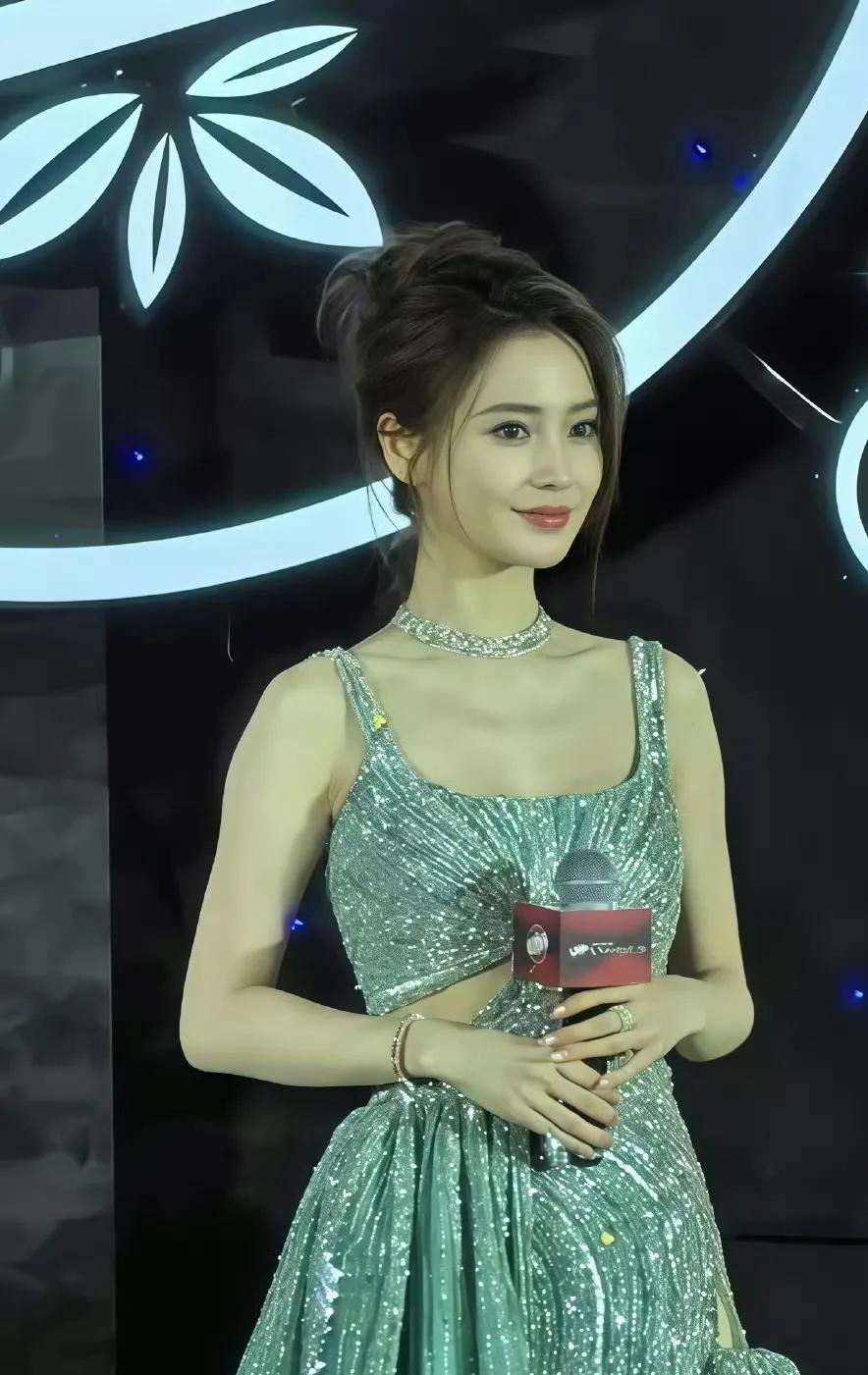 内娱三顶流女星近期状态对比，
真的不敢看！
怪不得老话说：人比人气死人。[泪奔]