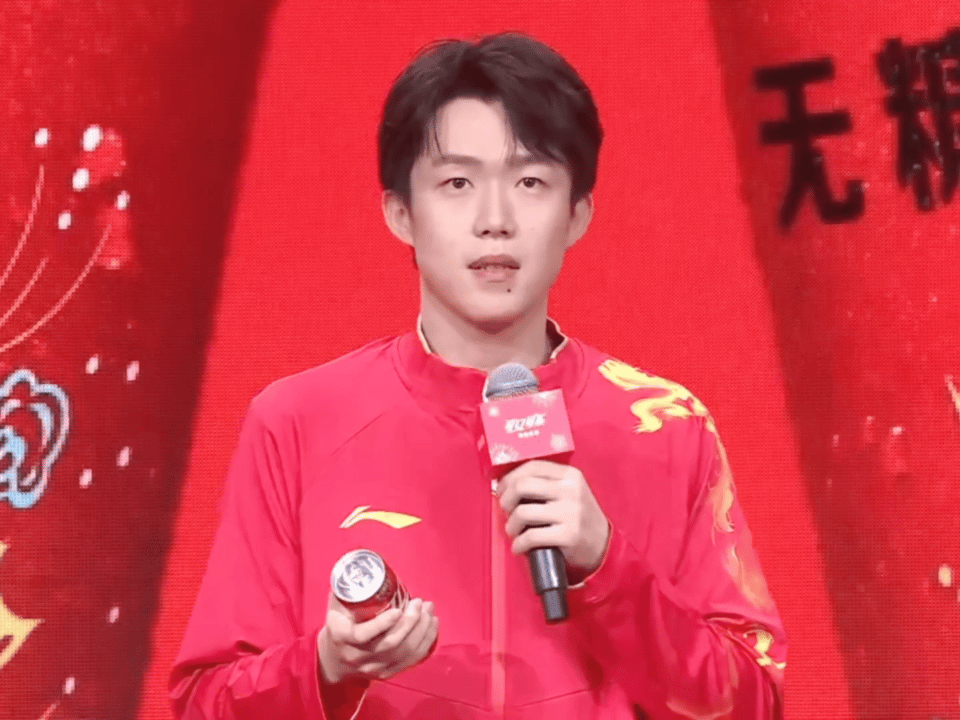 王楚钦可口可乐活动现场 楚钦帅的有点超过了[舔屏] 