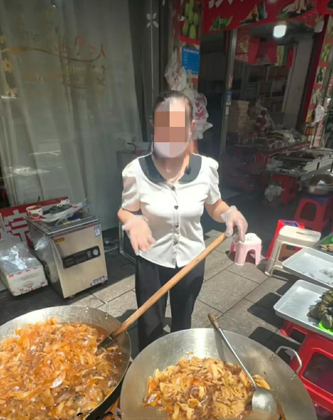 我小时候最爱吃的一种甜食，应该就是邻县祁东的橙子糖了

在记忆深处，每当午饭过后