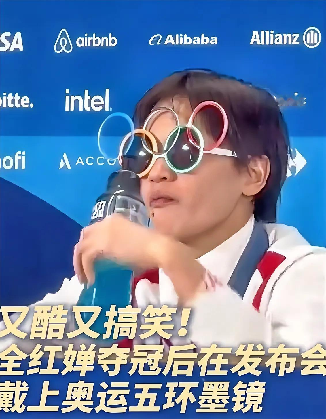 婵宝好酷！
奥运五环加身，奥运金牌挂胸前。
那一丝严肃的神情，真是酷毙了的婵宝宝