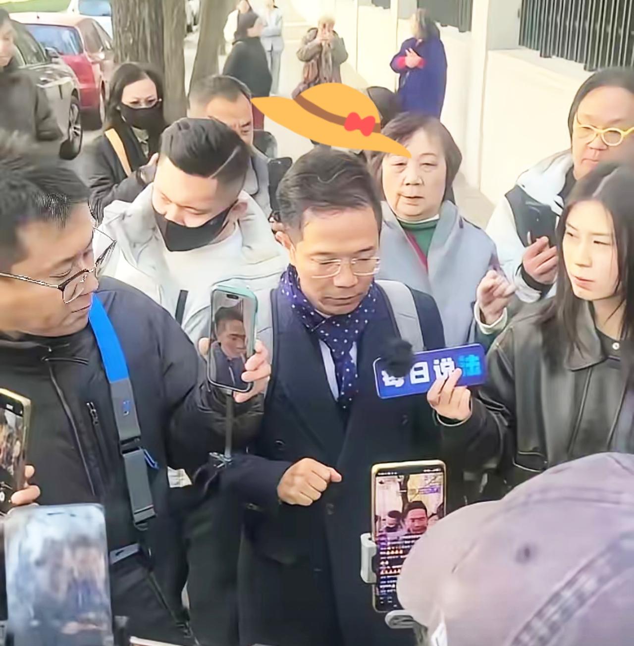 庭审中，王某晶突然提出撤诉，
这让张书和李圣律师非常意外。
按理说，李律师准备的