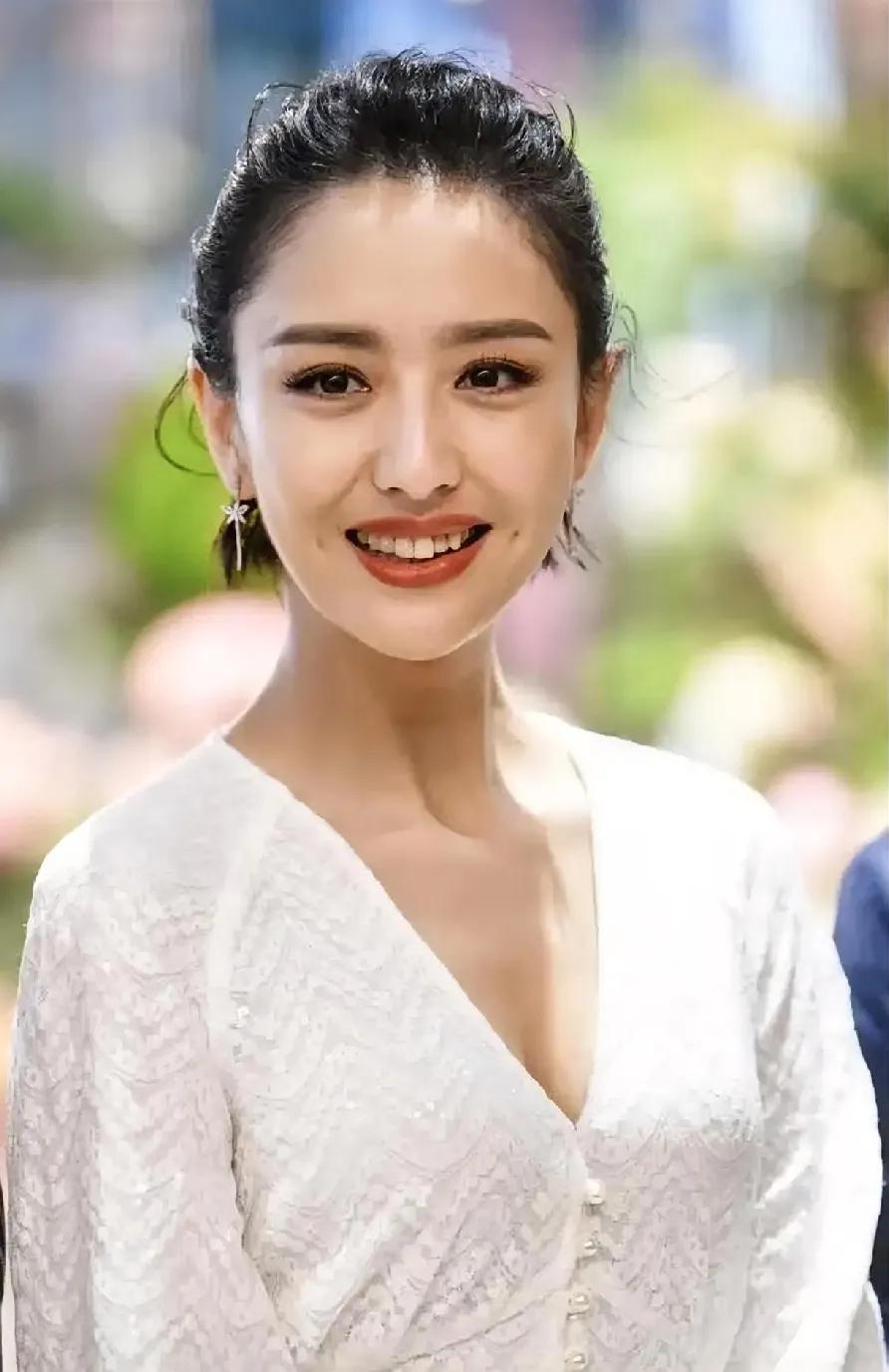 陈思诚，才是娱乐圈的真男人！

虽然和前妻离婚了，
但是爱过的女人能尽量照顾到，
