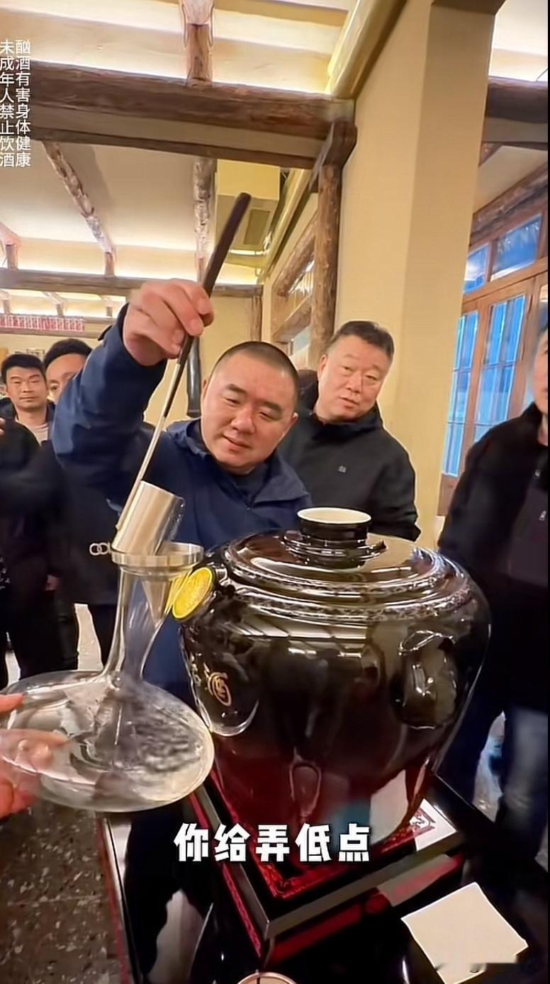 用饭碗喝掉一套首付？北京一场家宴，颠覆了所有饭局逻辑

最近北京一场不起眼的家宴