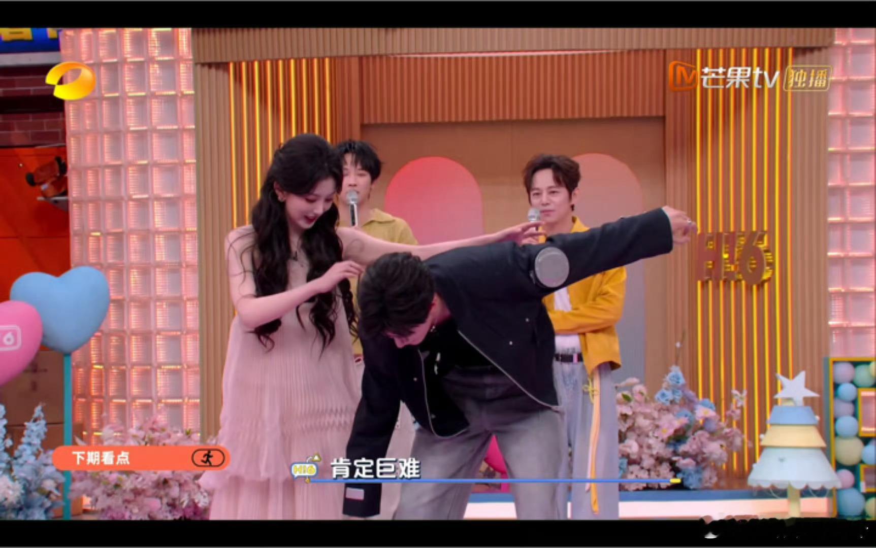 拍立得花絮好甜！肩贴肩比耶，这氛围感是真情侣吧？孔雪儿邓凯hi6双人预告你好星期