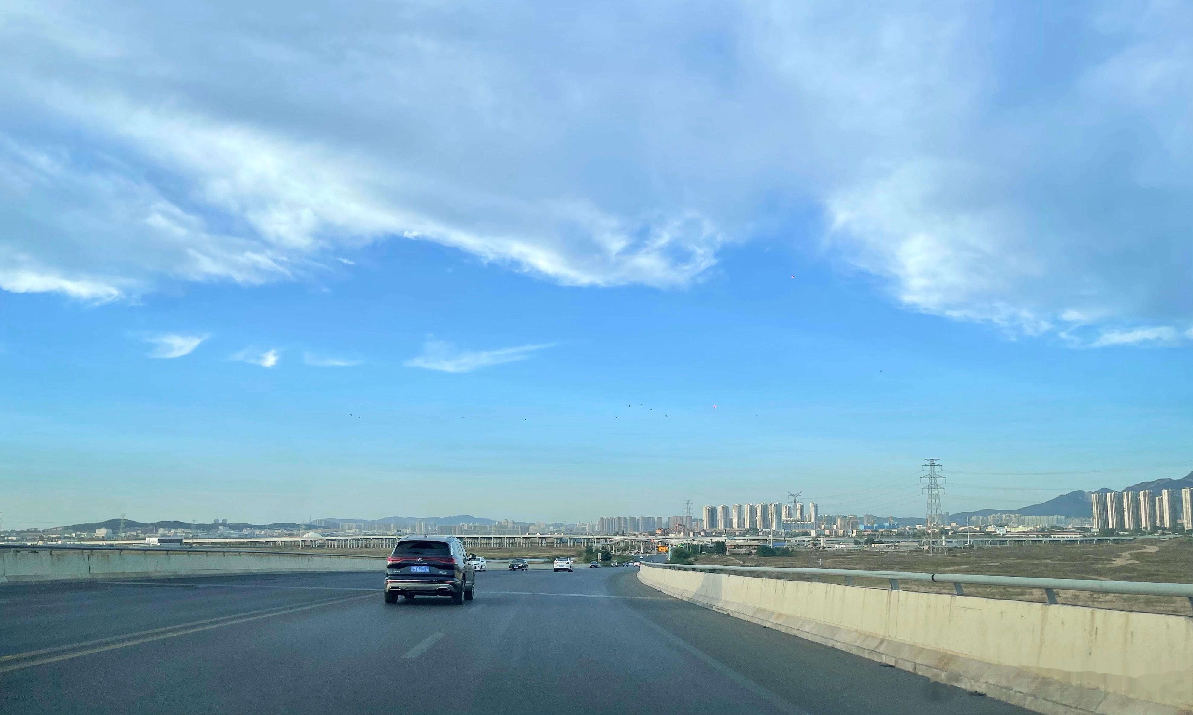 家里可能真正需要的是台公路旅行车，可我却买了一些越野车。。。这次的公路旅行一直在