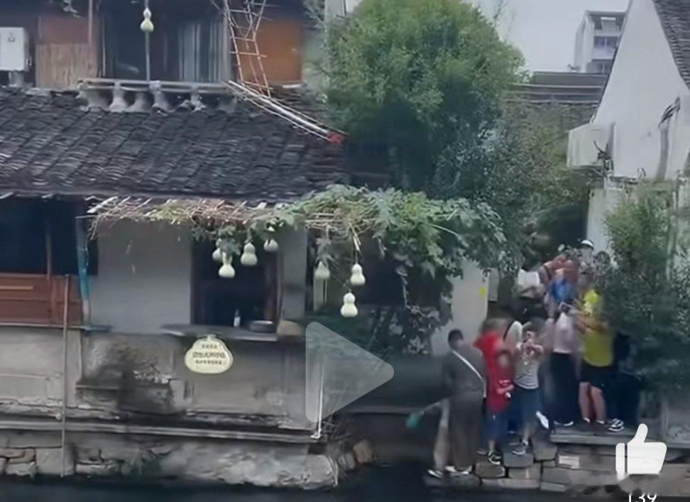 就这，也跑去现场看看？所以，所谓的流量，其实就是一个俗！！ ​​​