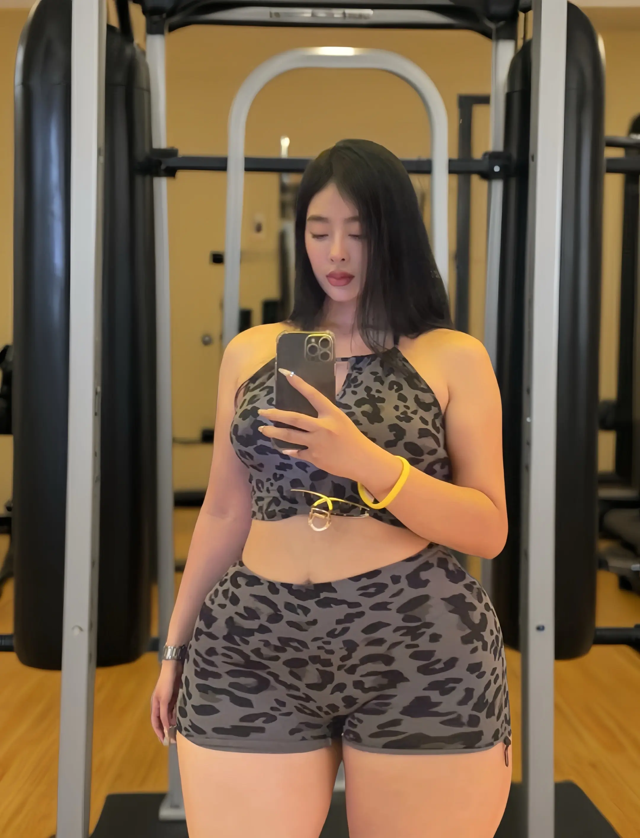 宝贝儿 你说爱我的样子.像极了中介骗我进厂的样子。 健身